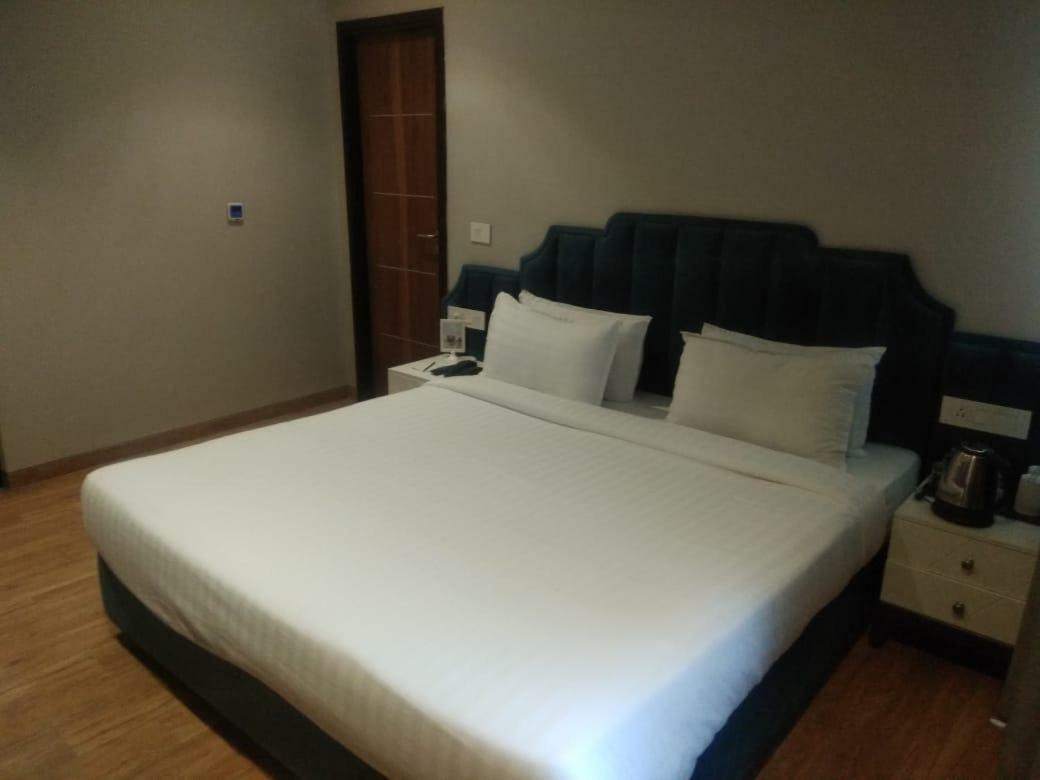Hotel Accord Premier Raigarh Bagian luar foto