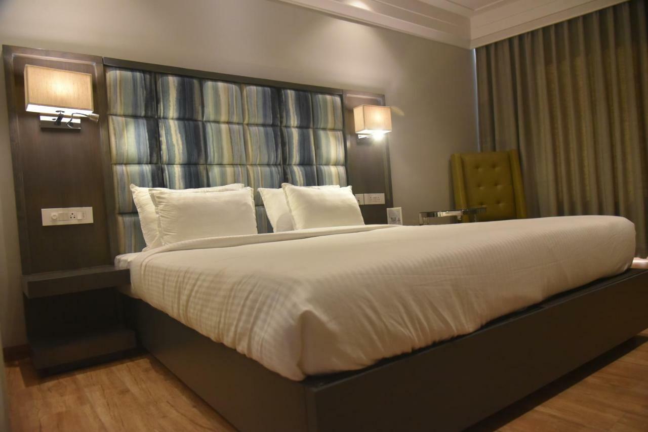 Hotel Accord Premier Raigarh Bagian luar foto
